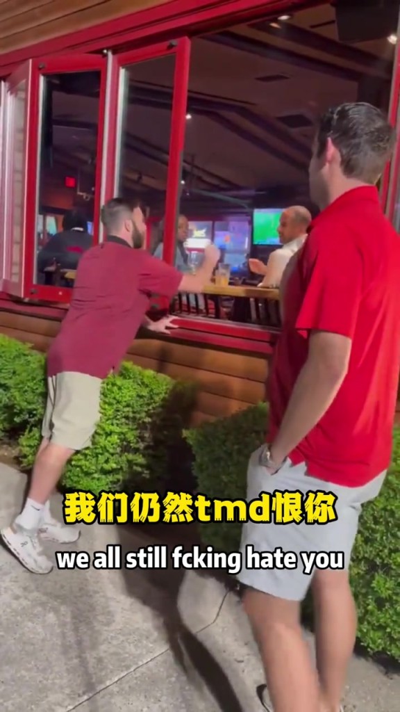 余恨未消！獨(dú)行俠球迷偶遇尼克-哈里森：我們?nèi)匀籘MD恨你！